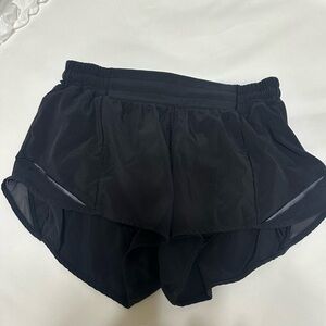 Lululemon Hotty Hot Low-Rise Short 2.5” in black